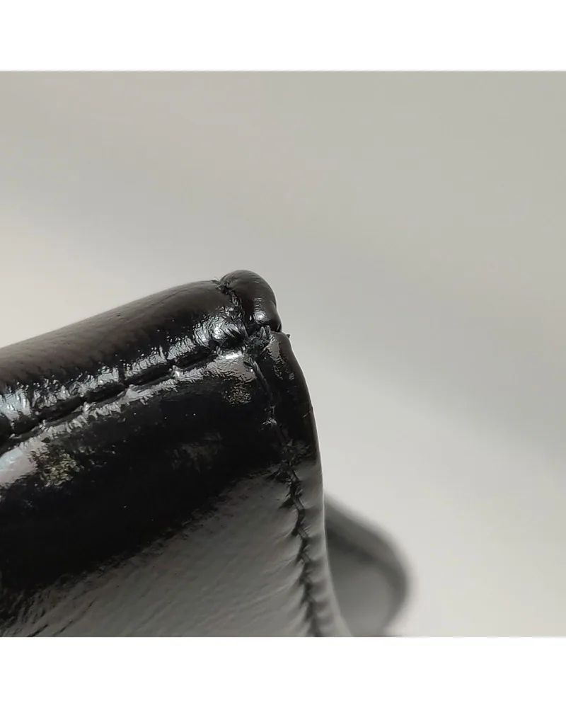 Chanel 31 Bag Nano, close up light wear on the opening and the corners