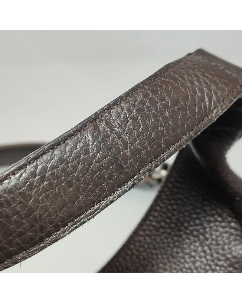 Bottega Veneta Veneta Hobo, close up light marks on the strap