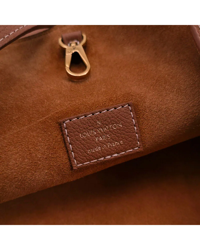 Louis Vuitton Low Key Medium, view 7