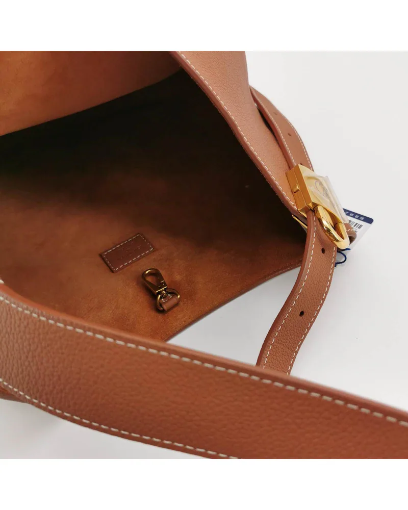 Louis Vuitton Low Key Medium, view 8