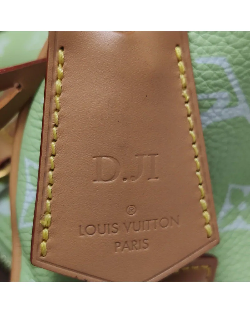 Louis Vuitton Speedy P9 Bandoulière 30, close up special stamping on the leather