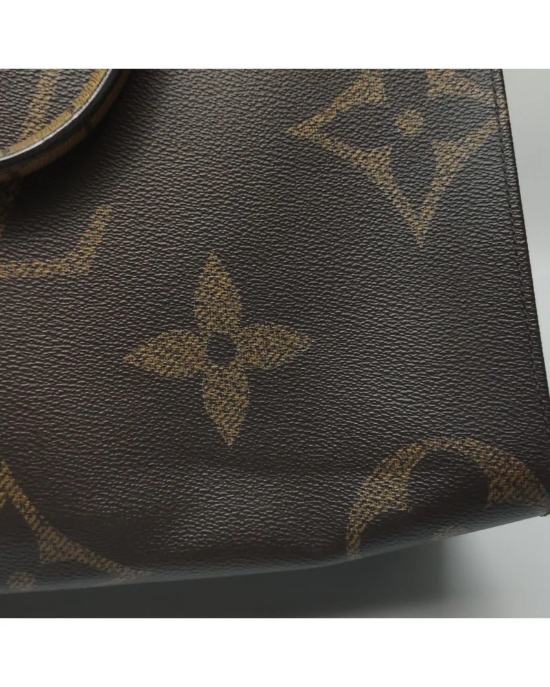 Louis Vuitton OnTheGo MM, Giant Monogram, close up light pressure marks on the body and the front