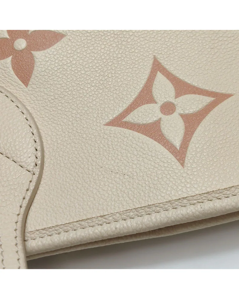 Louis Vuitton Neverfull MM, Giant Monogram, close up light wear on the body and the front