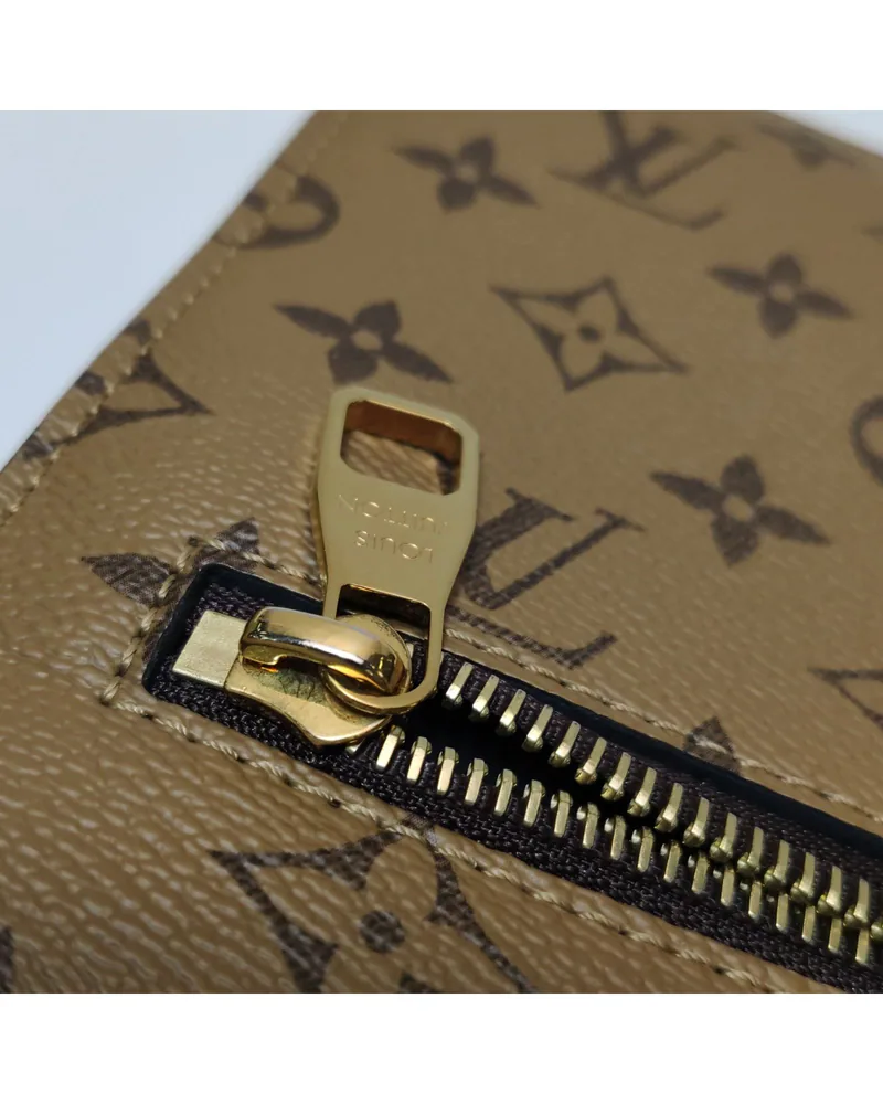 Louis Vuitton Pochette Métis MM, Reverse, close up light wear on the hardware