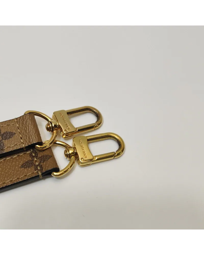 Louis Vuitton Pochette Métis MM, Reverse, close up light wear on the hardware