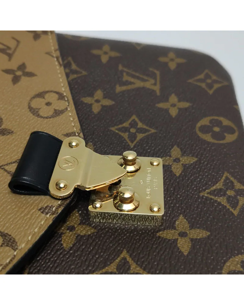 Louis Vuitton Pochette Métis MM, Reverse, close up light wear on the hardware