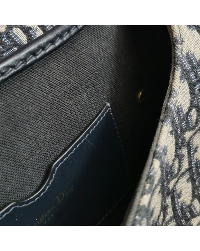 Dior Bobby Medium, close up light scratches on the lining