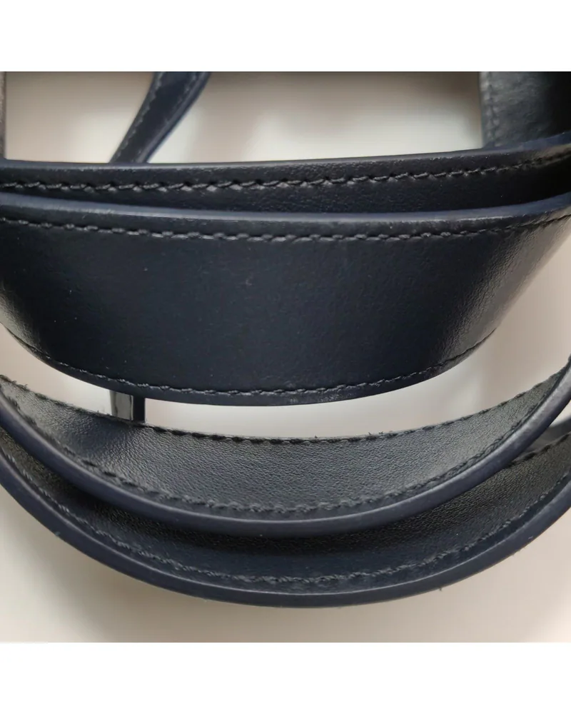 Dior Toujours Medium, close up light marks on the strap