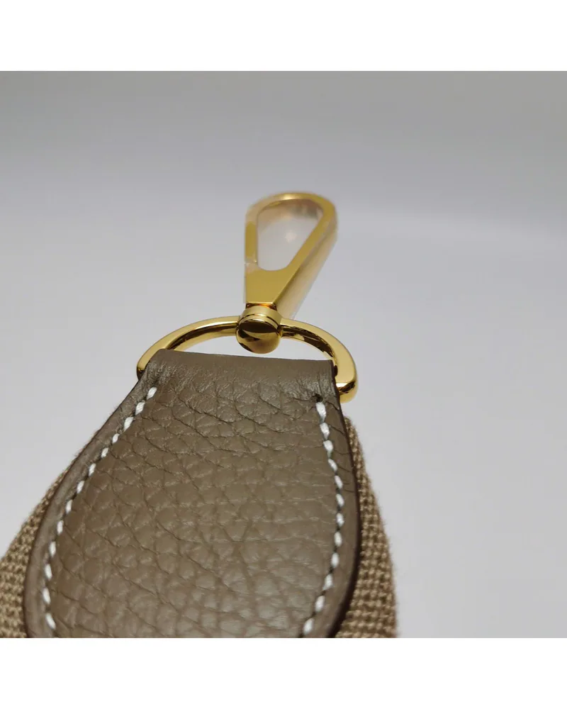 Hermès Evelyne 29, close up light wear on the strap