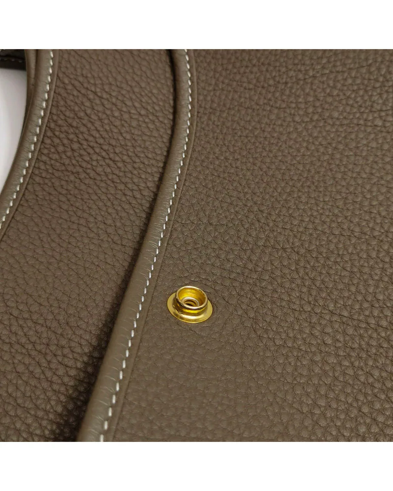 Hermès Evelyne 29, close up light wear on the hardware