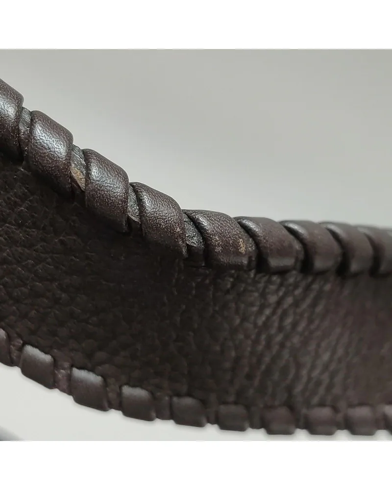 Gucci Jackie 1961, close up light wear on the strap