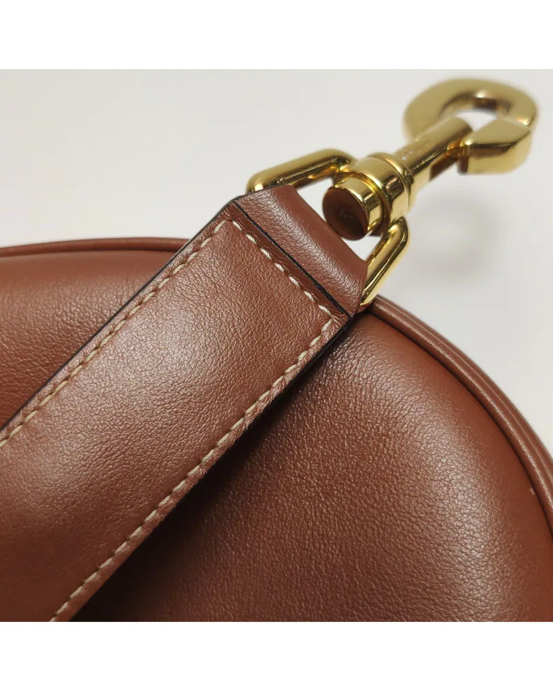 Celine Ava, close up light marks on the strap