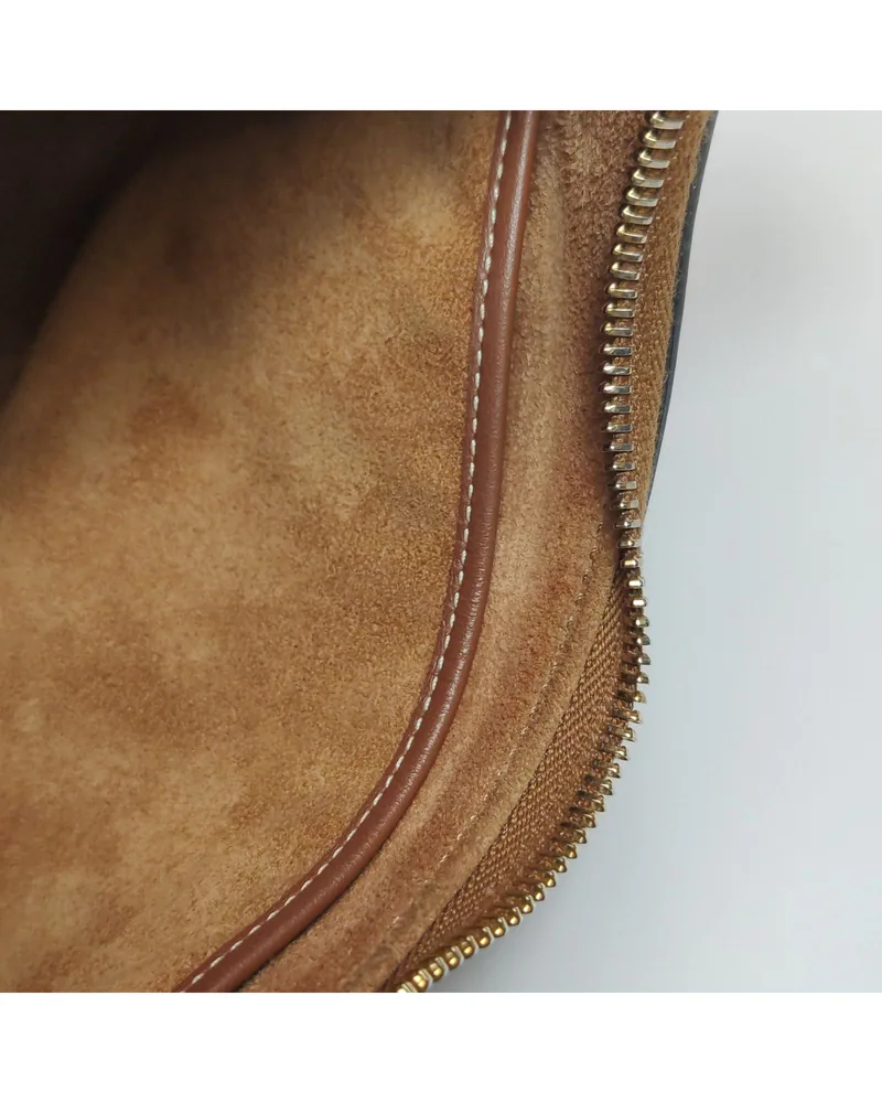 Celine Ava, close up moderate marks on the lining