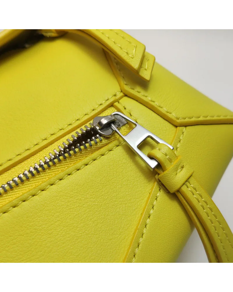 Loewe Puzzle Mini, close up light wear on the hardware
