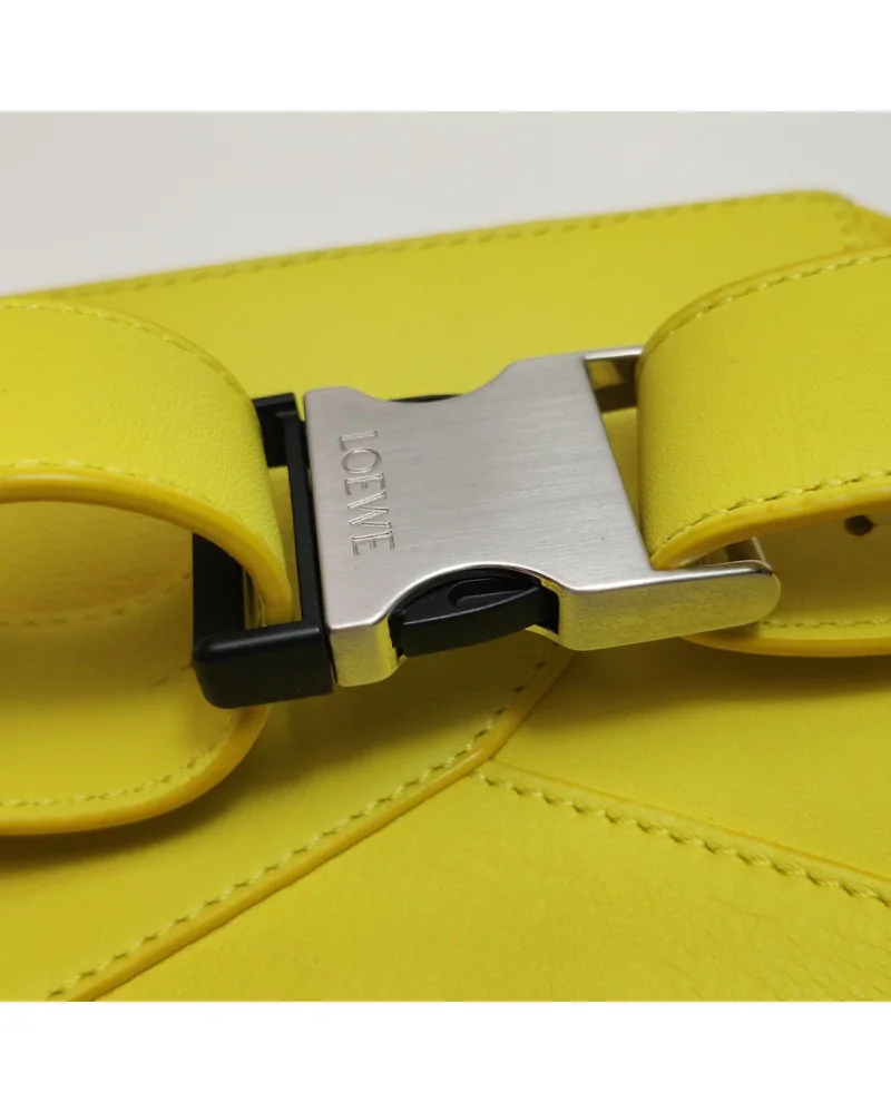 Loewe Puzzle Mini, close up light wear on the hardware