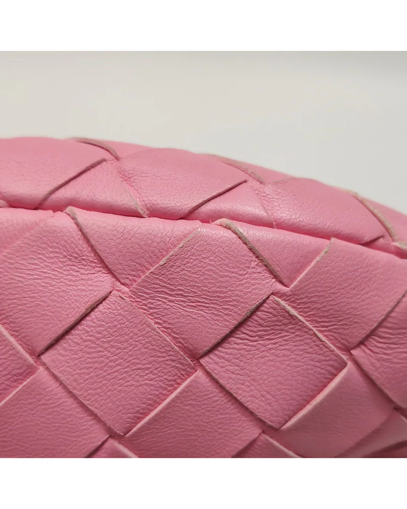 Bottega Veneta Mini Jodie, close up light wear on the body