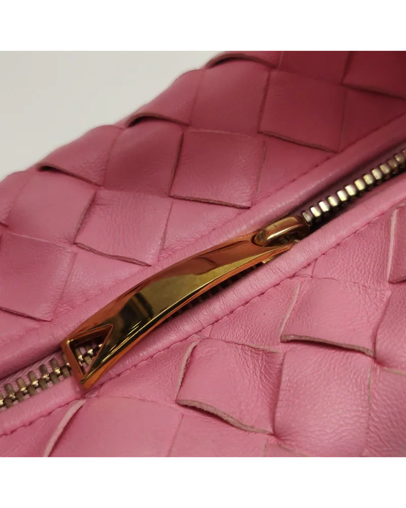 Bottega Veneta Mini Jodie, close up light wear on the zip
